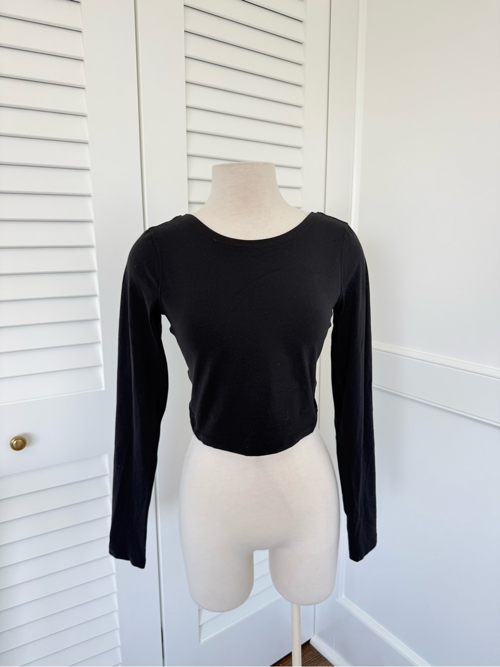 lululemon athletica Black Long-Sleeve Cropped Crew